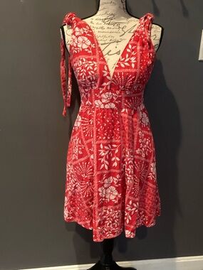 House of Harlow beautiful red white sexy v neck date night dress EUC